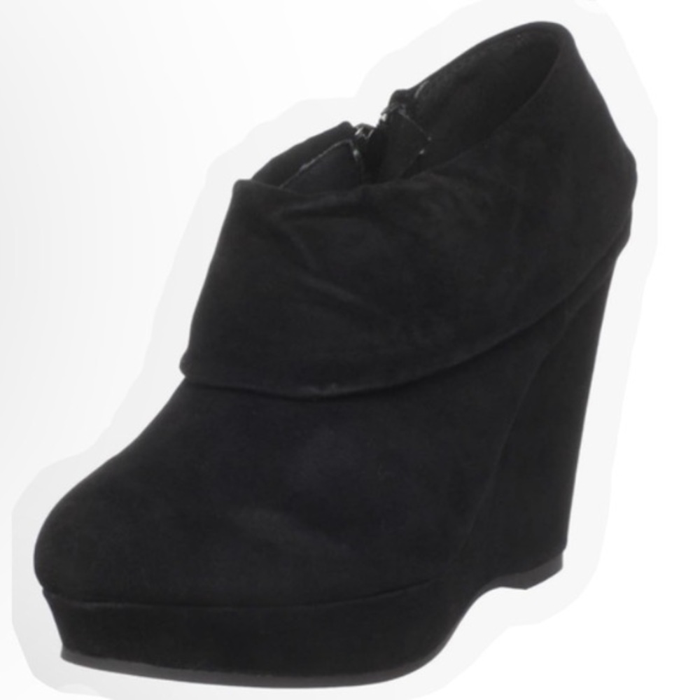 Beautiful black Elsiie Wedge Boot size 10 from Madden Girl